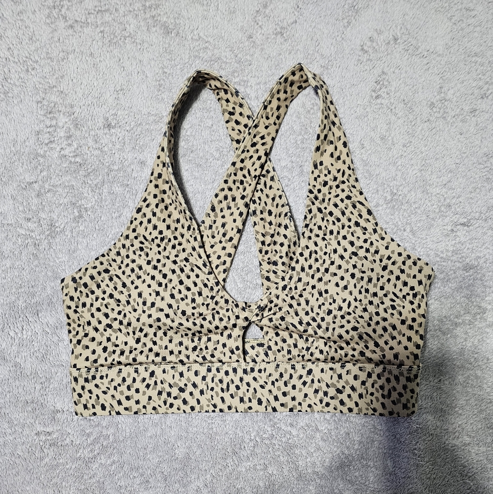 FABLETICS BUNDLE LEOPARD LEGGINGS AND SPORTS BRA. FLAWLESS. OFF SIZE SEE LISTING